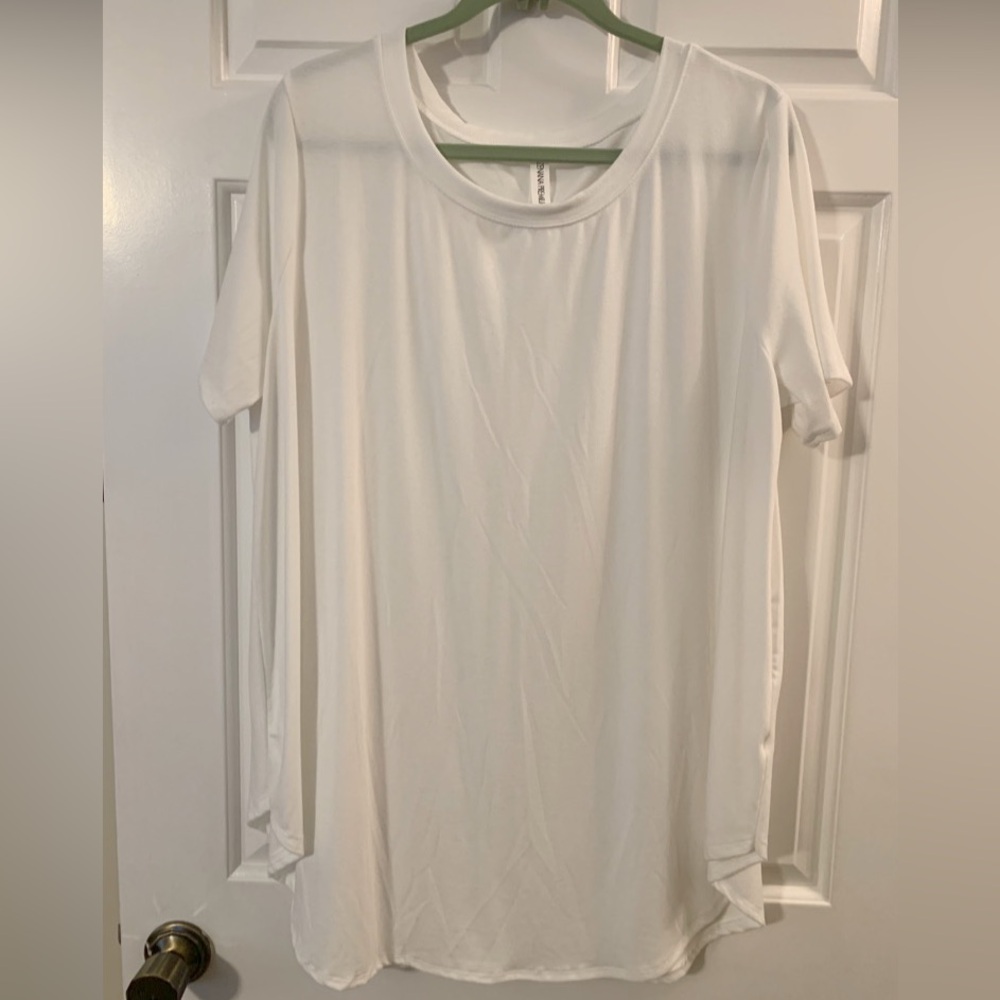 Zenana Premium brand, short sleeve scoop bottom white tunic